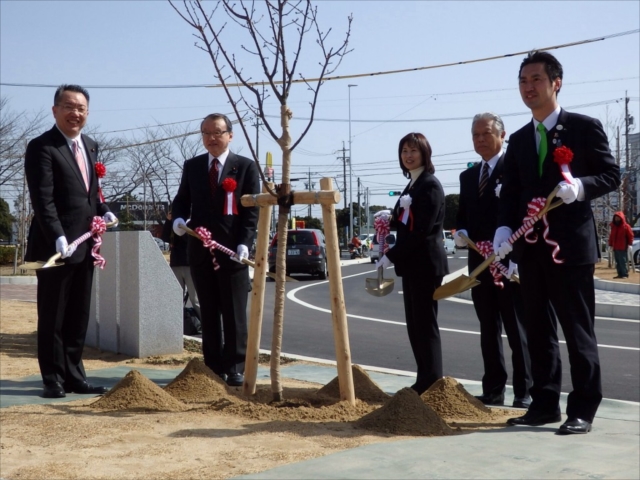 鈴鹿市「桜の森公園」の開園式、衆議院議員中川康洋